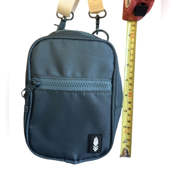 HP🔥 NWOT Free People x Thread Teal Small Pocket Crossbody Bag, Adjustable Strap - Picture 4 of 8